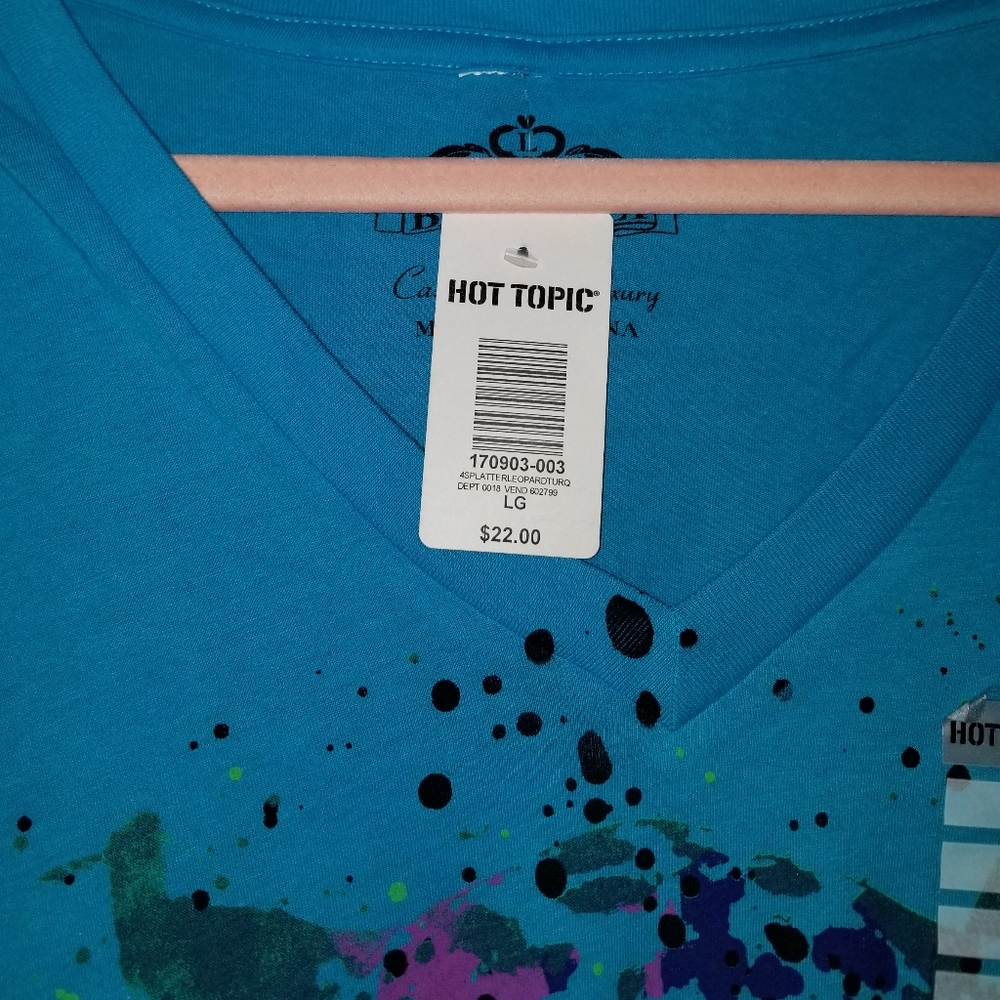 Hot Topic NWT Ladies Fitted Leopard Tee - Picture 3 of 4